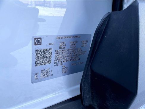 Used 2025 Chevrolet Trax ACTIV w/ Sunroof Package image 35