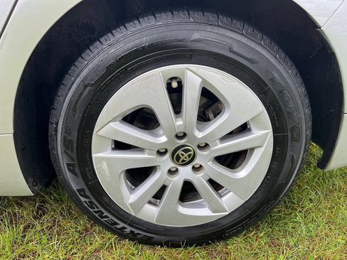 Used 2016 Toyota Prius Two FWD image 4