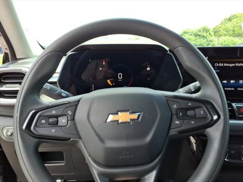 Used 2025 Chevrolet TrailBlazer LT AWD/4WD image 18