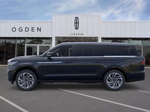 New 2026 Lincoln Navigator L Reserve AWD/4WD image 3