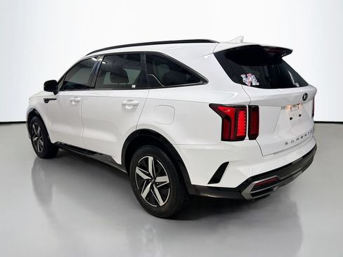 Used 2021 Kia Sorento S FWD image 3