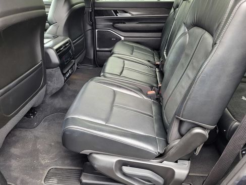 Used 2023 Jeep Wagoneer Series III AWD/4WD image 8