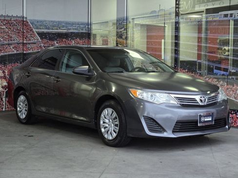 Used 2012 Toyota Camry LE image 1