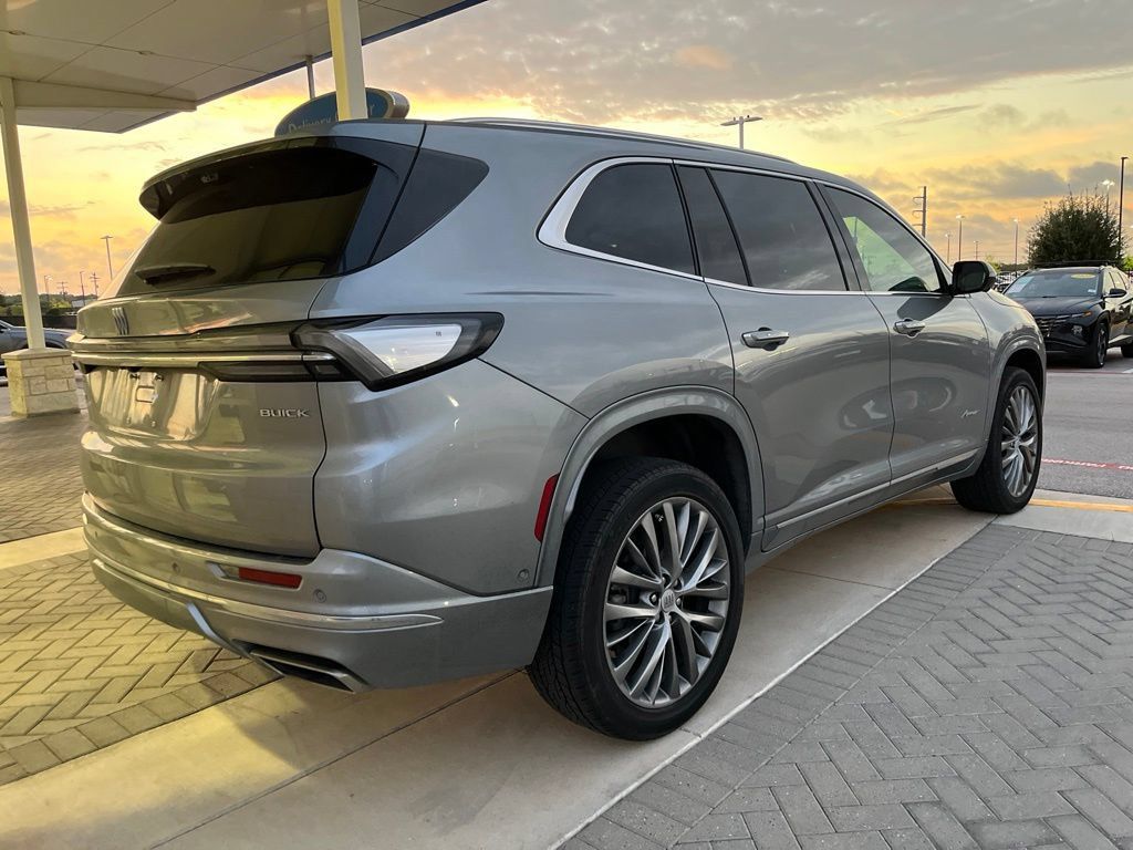 Used 2025 Buick Enclave Avenir w/ Super Cruise Package FWD image 3