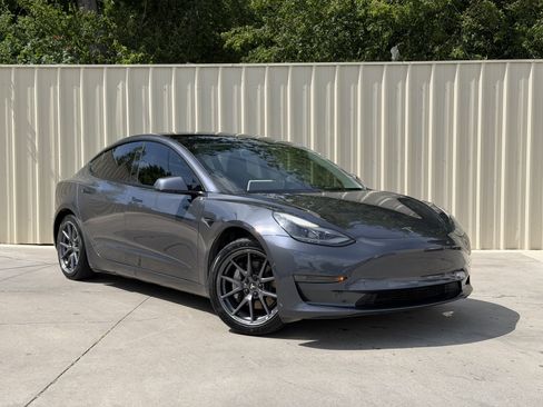 Used 2022 Tesla Model 3 Standard Range RWD image 1