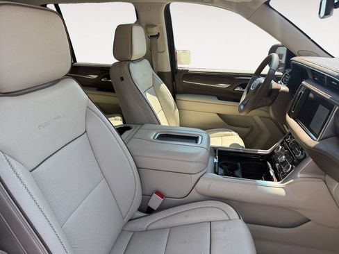Used 2023 GMC Yukon Denali AWD/4WD image 15