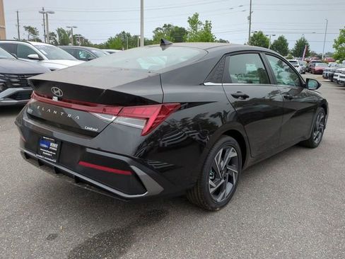 New 2026 Hyundai Elantra Limited FWD image 5