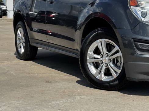 Used 2017 Chevrolet Equinox LS FWD image 12