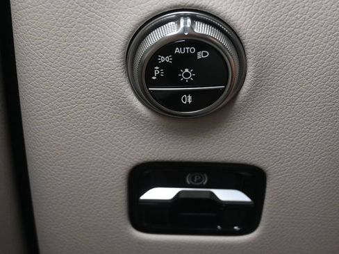 Used 2025 Mercedes-Benz GLC 300 4MATIC image 21