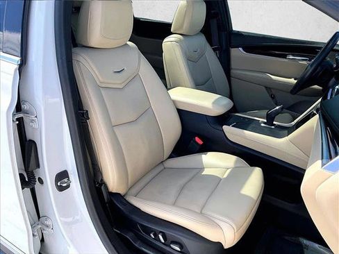 Used 2018 Cadillac XT5 Premium Luxury w/ Advanced Security Package FWD image 9