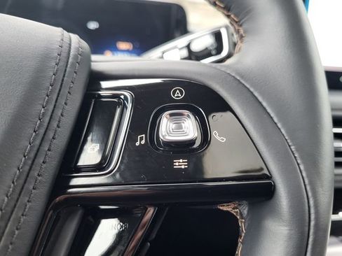 New 2026 Lincoln Aviator AWD image 19