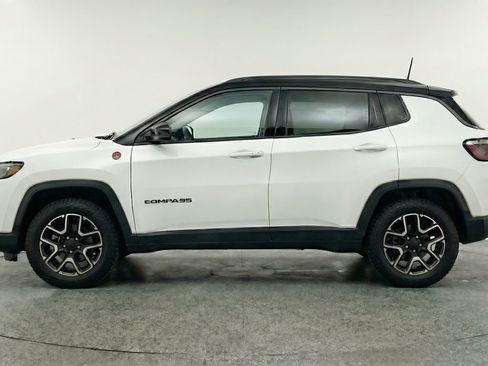 Used 2025 Jeep Compass Trailhawk AWD/4WD image 5