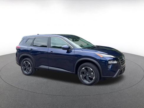 Used 2025 Nissan Rogue SV AWD/4WD image 2