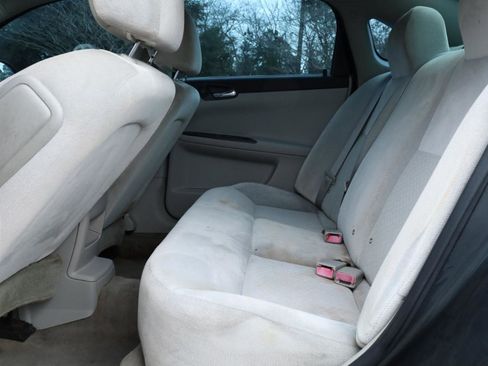 Used 2016 Chevrolet Impala LT w/ LT Sunroof Package image 13