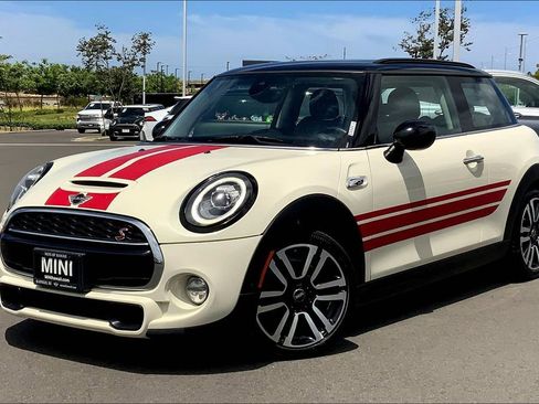 Used 2019 MINI Cooper S w/ Signature Upholstery Package image 2