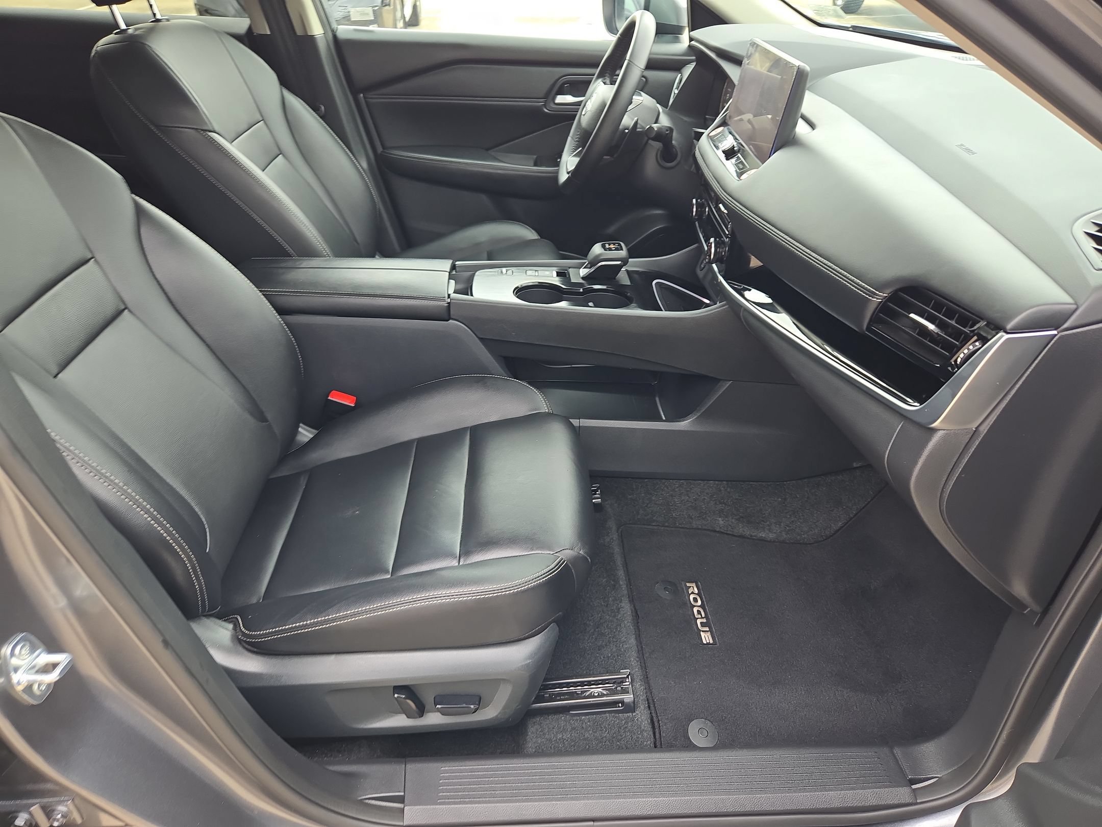 Certified 2026 Nissan Rogue SL FWD image 28