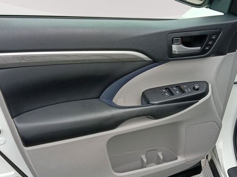 Used 2018 Toyota Highlander Limited FWD image 49