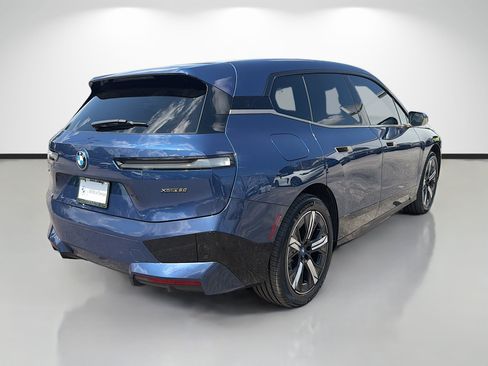Used 2023 BMW iX xDrive50 w/ Sport Package AWD/4WD image 3