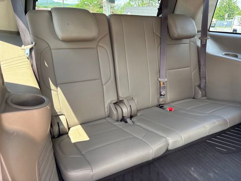 Used 2017 GMC Yukon SLT w/ Premium Edition AWD/4WD image 25