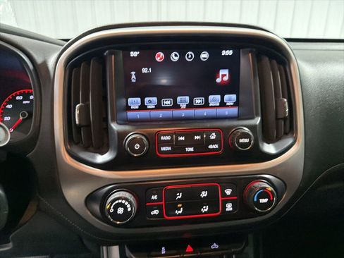 Used 2016 GMC Canyon SLE image 26