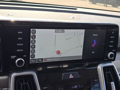 Certified 2022 Kia Sorento SX image 24