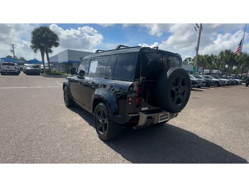 Used 2021 Land Rover Defender 110 X-Dynamic SE AWD/4WD image 4