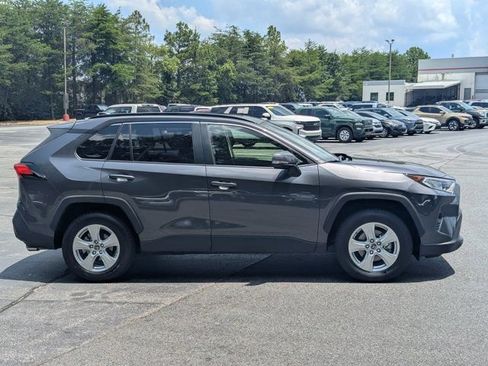 Used 2019 Toyota RAV4 XLE w/ Convenience Package FWD image 8