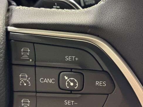 Used 2025 Jeep Grand Cherokee Limited image 15