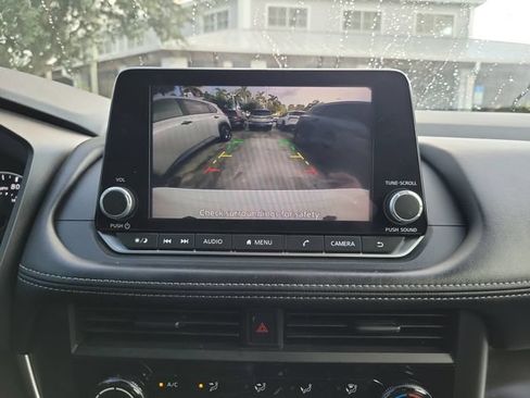 Used 2025 Nissan Rogue S FWD image 21
