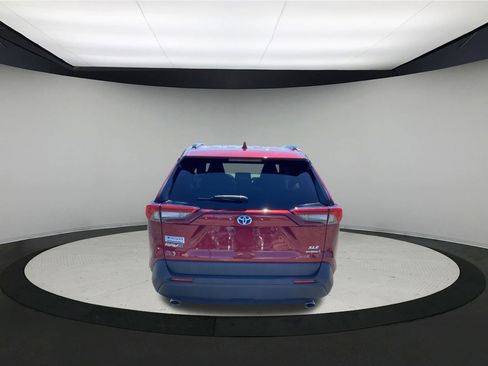 Used 2021 Toyota RAV4 XLE image 7