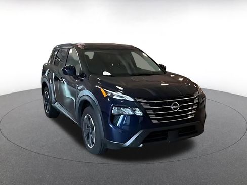 Used 2025 Nissan Rogue SV FWD image 3