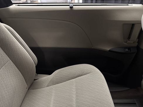 Used 2016 Toyota Sienna LE FWD image 17