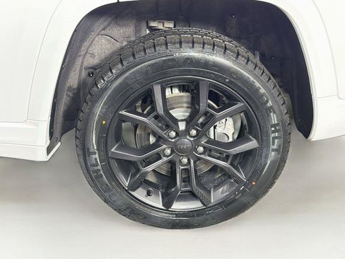 Used 2023 Jeep Grand Cherokee 30th Anniversary AWD/4WD image 36