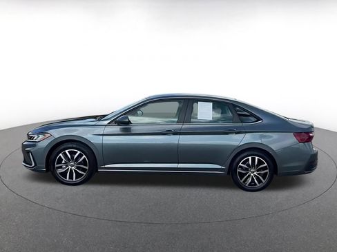 Used 2025 Volkswagen Jetta SE image 10