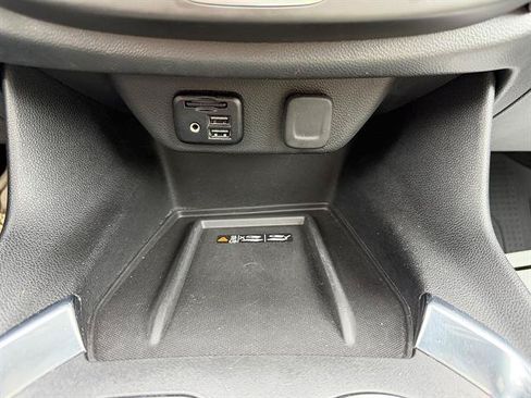 Used 2023 Chevrolet Traverse LT w/ LT Premium Package AWD/4WD image 45
