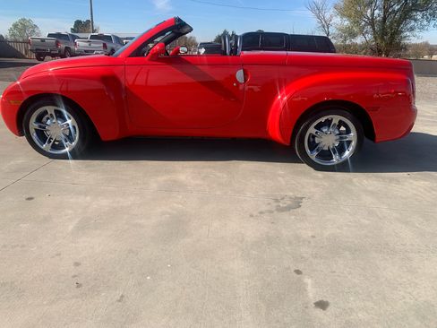 Used 2005 Chevrolet SSR w/ Preferred Equipment Group image 34