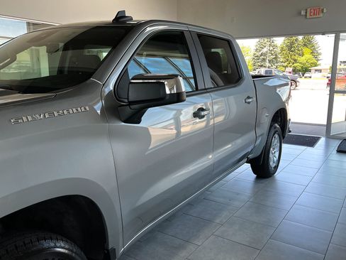 Used 2025 Chevrolet Silverado 1500 LT AWD/4WD image 2