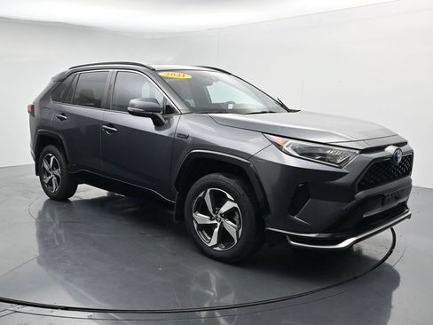 Used 2021 Toyota RAV4 SE w/ Weather & Moonroof Package AWD/4WD image 2