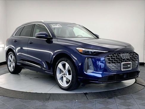 Certified 2025 Audi Q5 Prestige AWD/4WD image 1
