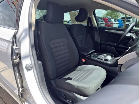 Used 2017 Ford Fusion SE w/ Fusion SE Technology Package FWD image 30