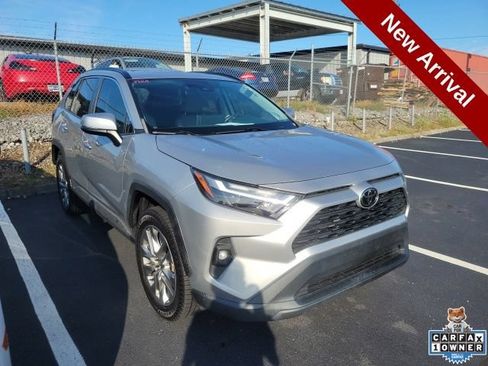 Used 2022 Toyota RAV4 XLE Premium FWD image 1