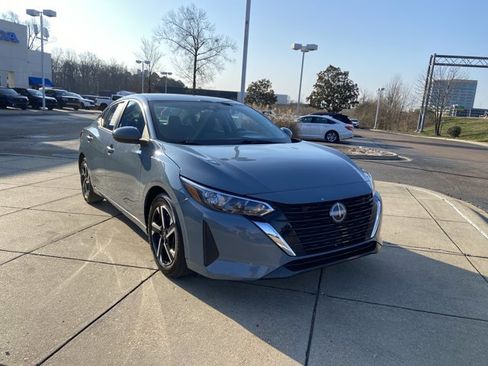 Used 2024 Nissan Sentra SV image 2
