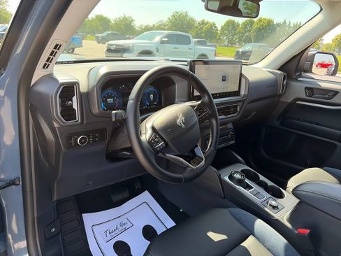 Used 2025 Ford Bronco Sport Outer Banks AWD/4WD image 15