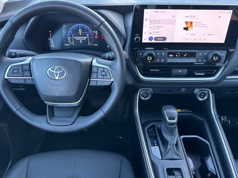 Certified 2025 Toyota Grand Highlander AWD image 18