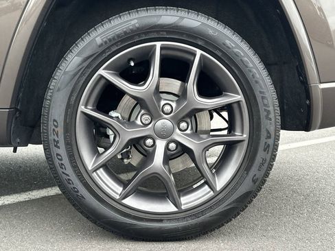 Certified 2021 Jeep Grand Cherokee Limited w/ Quick Order Package 28K 80th AWD/4WD image 16