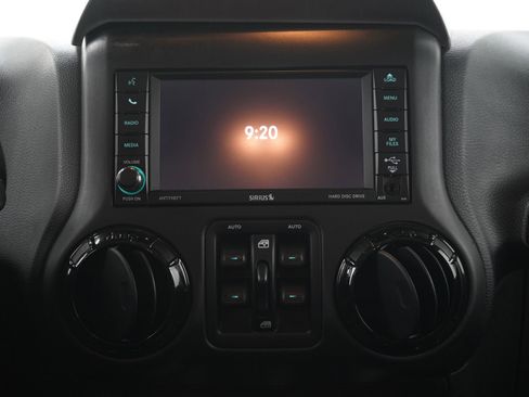 Used 2016 Jeep Wrangler Unlimited Sahara AWD/4WD image 17