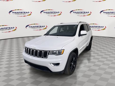 Used 2021 Jeep Grand Cherokee Laredo AWD/4WD image 1