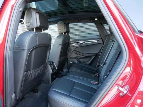 Used 2023 Porsche Macan Turbo image 10