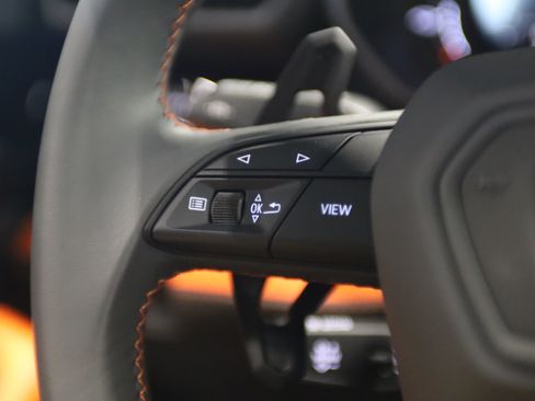 Used 2025 Lamborghini Urus SE AWD/4WD image 20