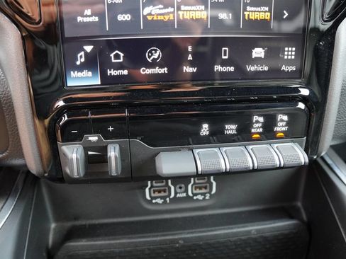 Used 2023 RAM 1500 Laramie AWD/4WD image 28